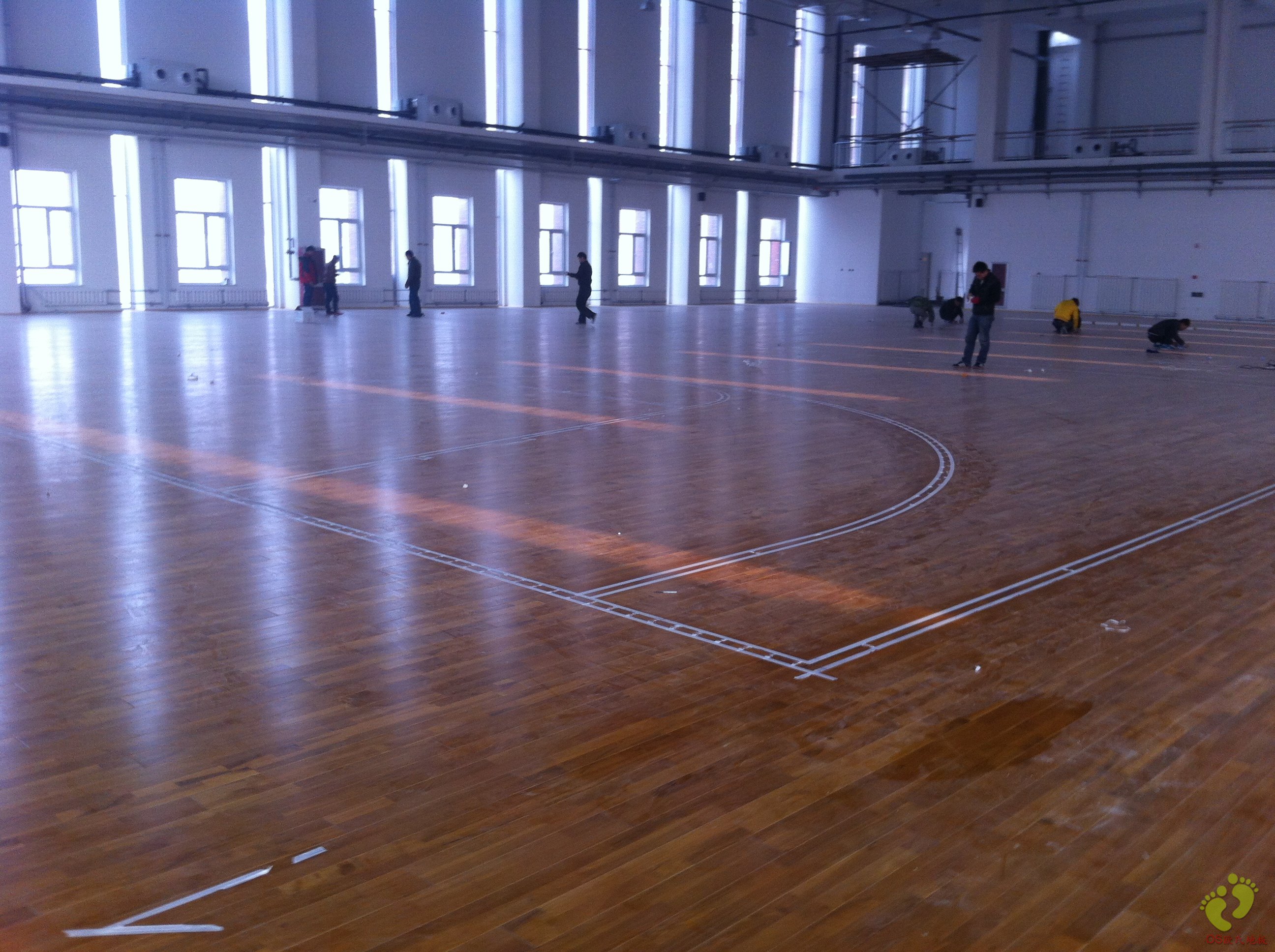 天津商务学院铺设篮球场木地板