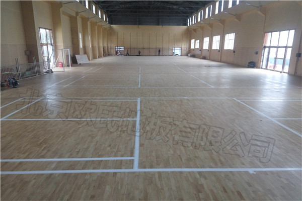 湖南郴州运动木地板成功案例-第十八完小羽毛球馆