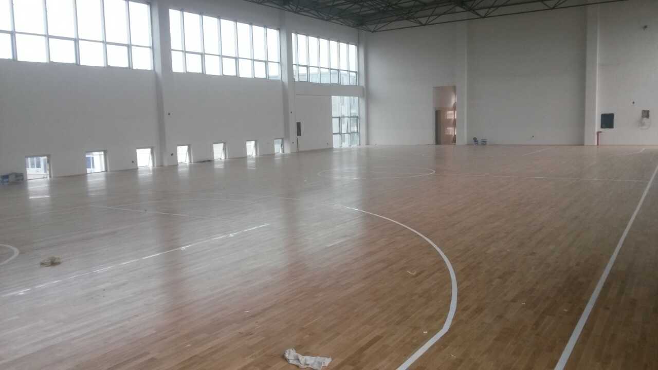  温州市海滨二小体育体育馆运动地板铺设