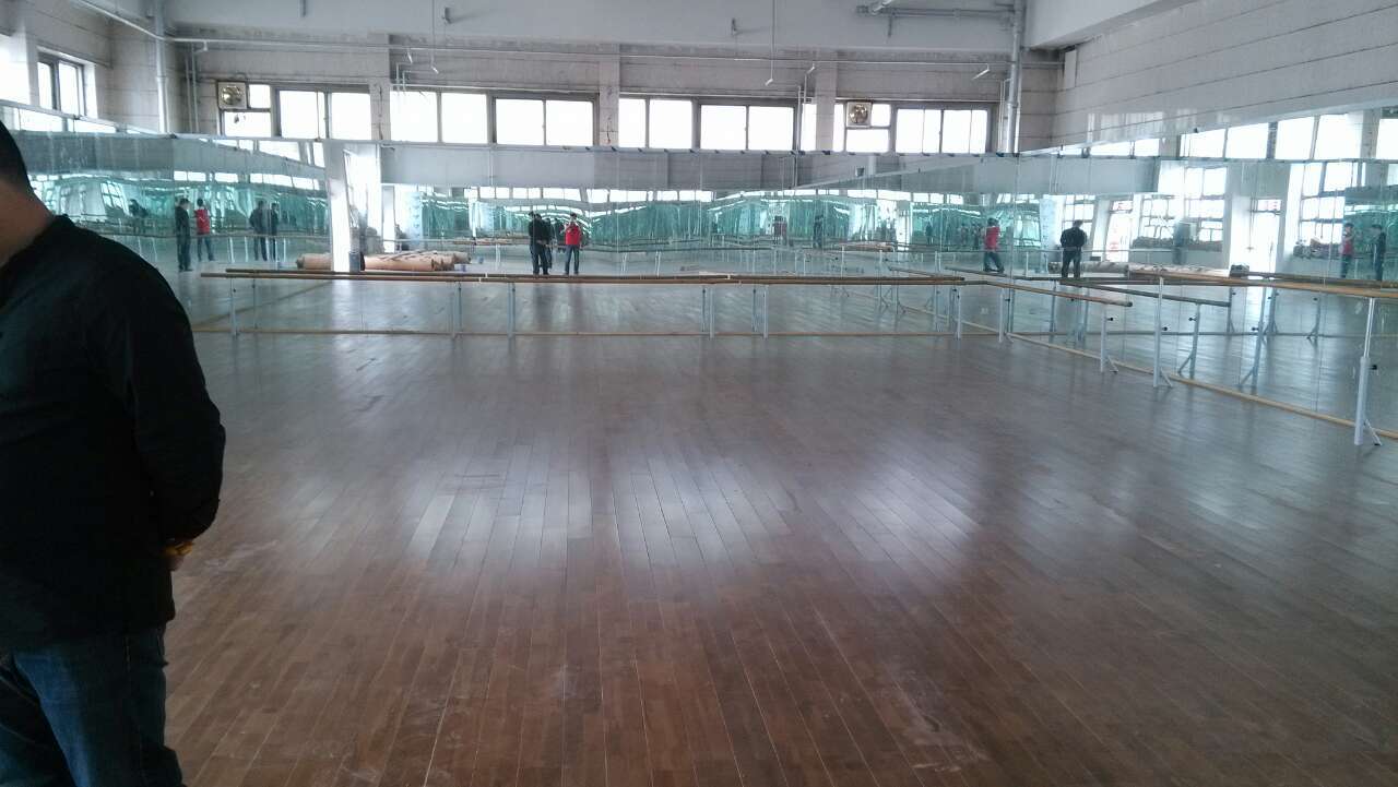 唐山师范学院铺设舞蹈室木地板