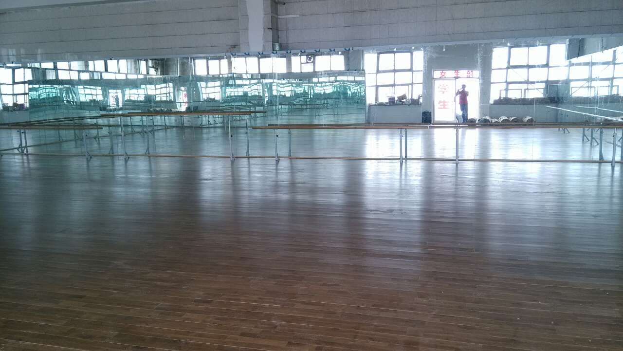 唐山师范学院铺设舞蹈室木地板