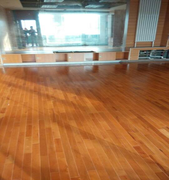 舞蹈练功房木地板铺设案例--新疆百铭教育