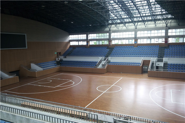 成都彭州市体育中心篮球馆运动木地板铺设效果图4