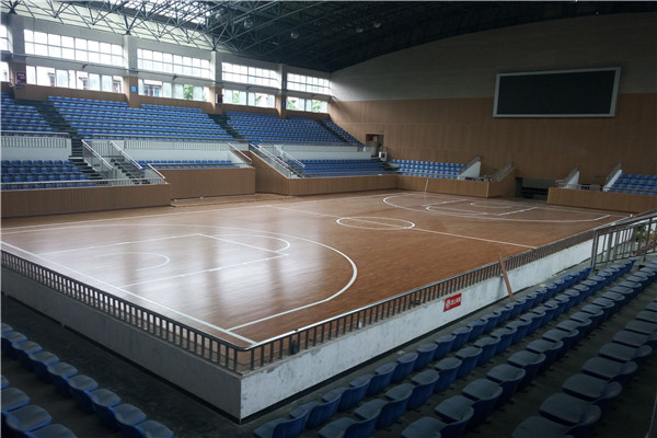 成都彭州市体育中心篮球馆运动木地板铺设效果图6