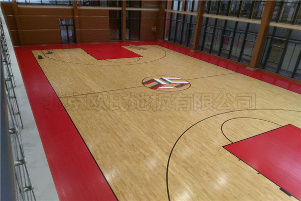 篮球场体育木质地板专用漆用水性好还是油性好？