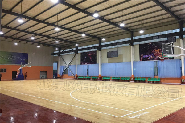 青岛黄岛区涌泉湾篮球俱乐部运动木地板